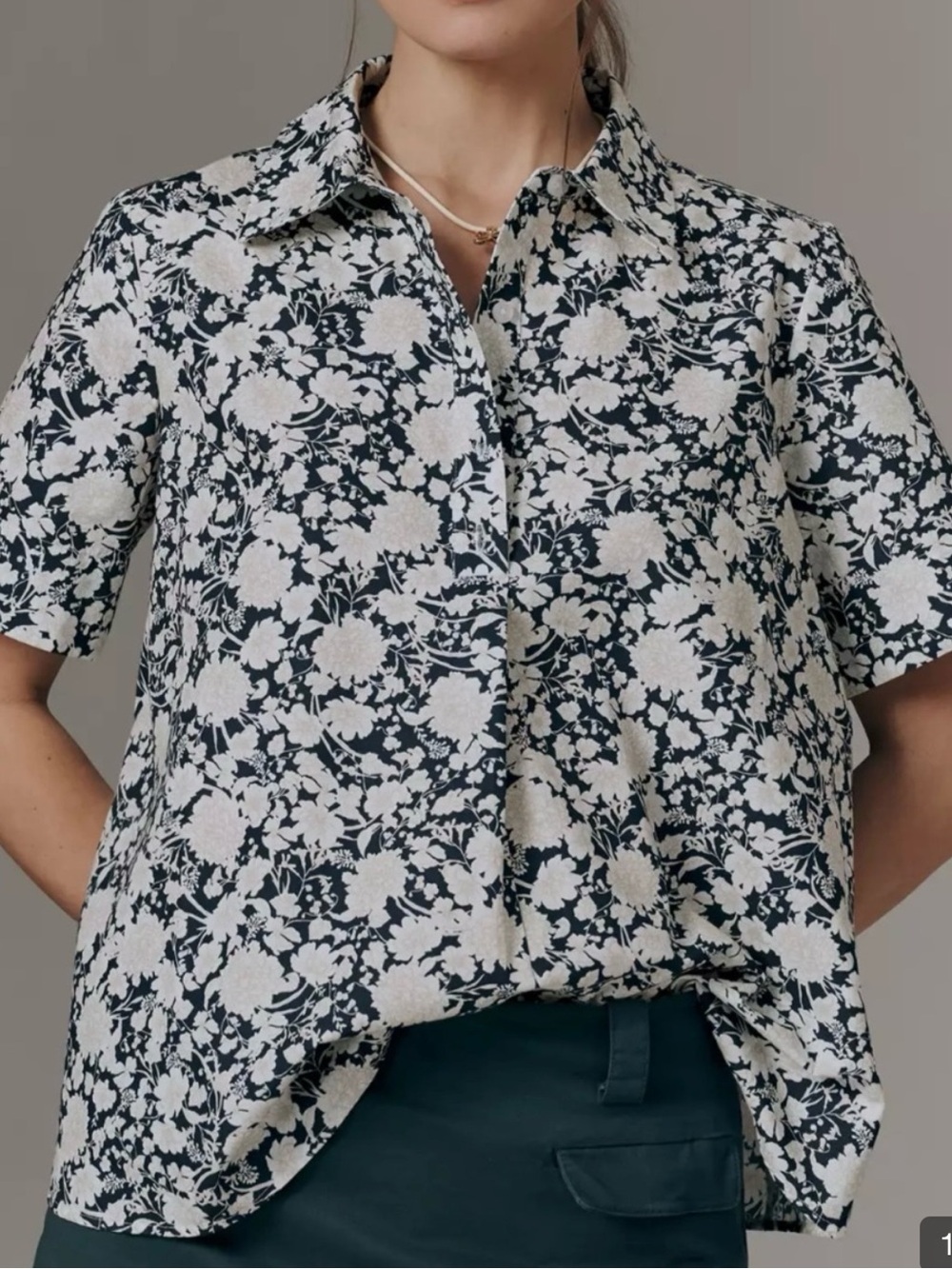 Anthropologie Maeve Navy & White Floral Popover Shirt size M NWT